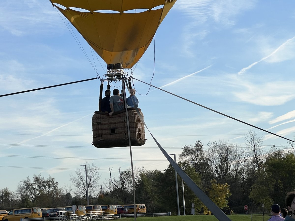 OrefieldMS's tweet photo. OMS Balloonfest was a huge success and such s great experience for the 8th grade students at OMS. A chance to see a real hot air balloon up close and launching the ones they made. So much fun. #ParklandPride #OMSProud https://t.co/mHy2YkbRFJ