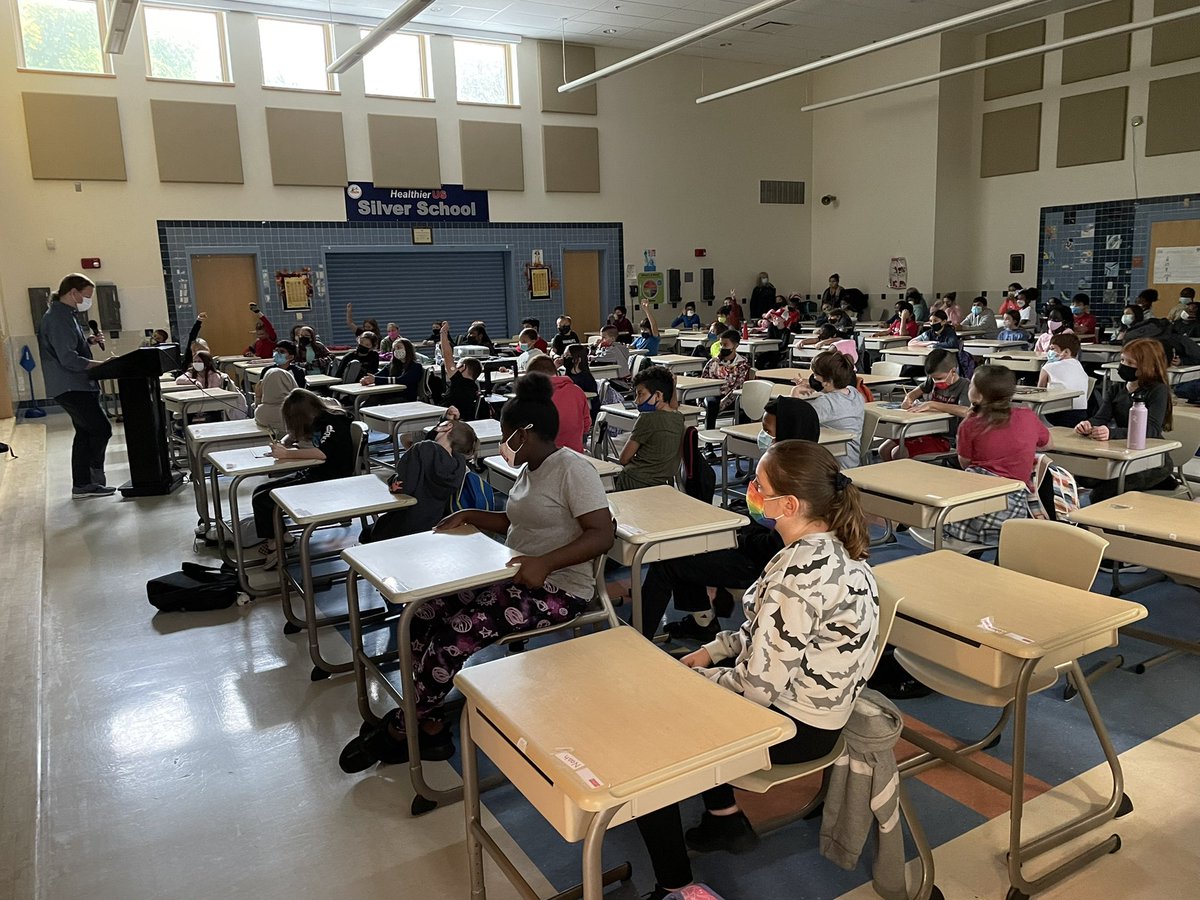 MacALibrary's tweet image. Outstanding author visit from @MrNathanHale today — grades 5 and 4 (attending virtually) were super impressed with his ability to tell and draw a good story. (Thunderclappers!) Thanks, @WellesleyBooks , for making this possible. @MacArthurEagles @MissBarresi @mrsbruosta