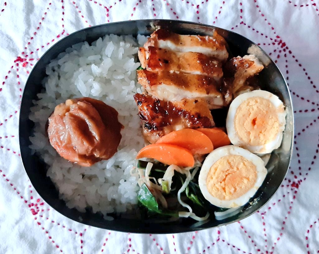 fuwaricooking's tweet photo. 旦那弁当の記録。卵でかさ増しの日々。金運も上がるから一石二鳥弁当。
#お弁当 #お弁当作り楽しもう部 #料理好きと繋がりたい https://t.co/xoqEKsQQNl