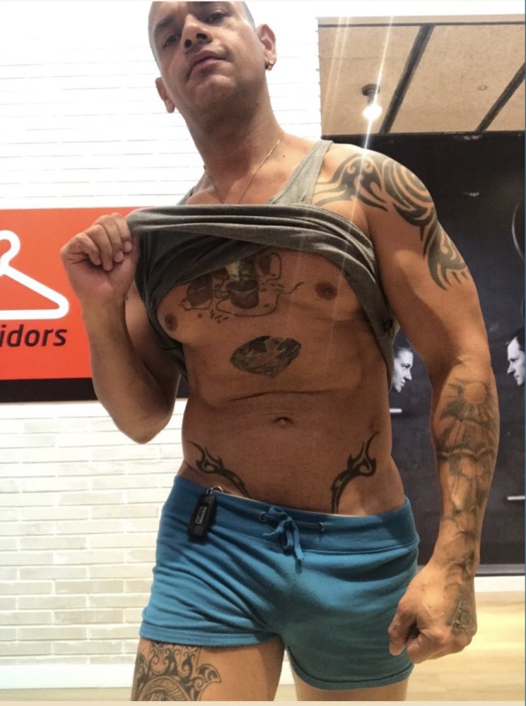 MagnumOlivert's tweet photo. Después del gimnasio  #Gym #caliente #sudoroso https://t.co/IGvcA1RjI1
