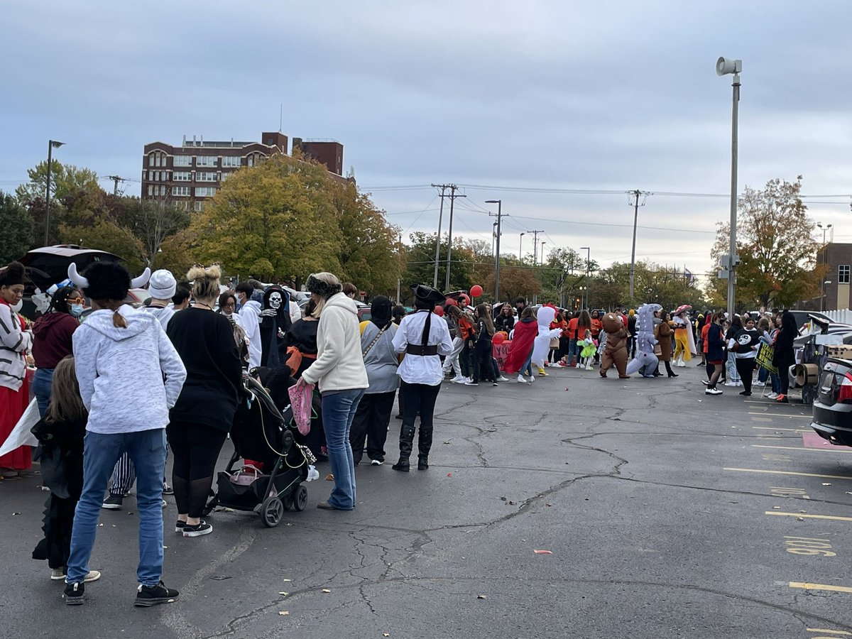 Trunk or Treat is in full swing! <a href="/BRES_Bears/">BRES</a>