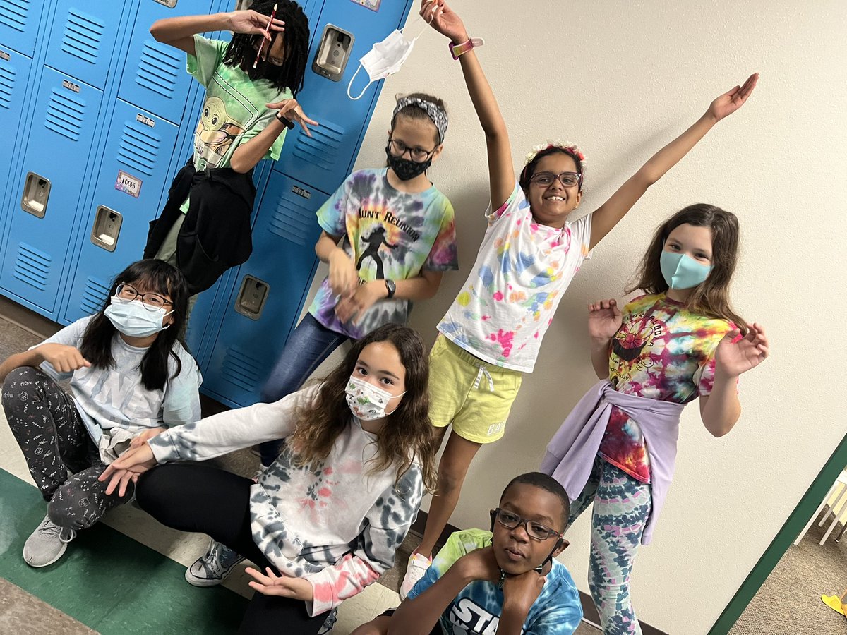 Bobcat5703's tweet photo. 5th graders are saying ‘Peace Out’ to drugs! @StrongBobcats @Plano_Schools https://t.co/FoEpvjKDJO