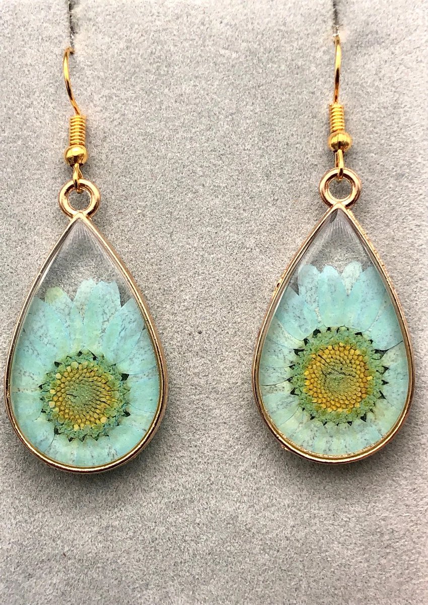 Themysticmeadow's tweet photo. Daisy earrings ❄️ https://t.co/EZMIRLsiUG