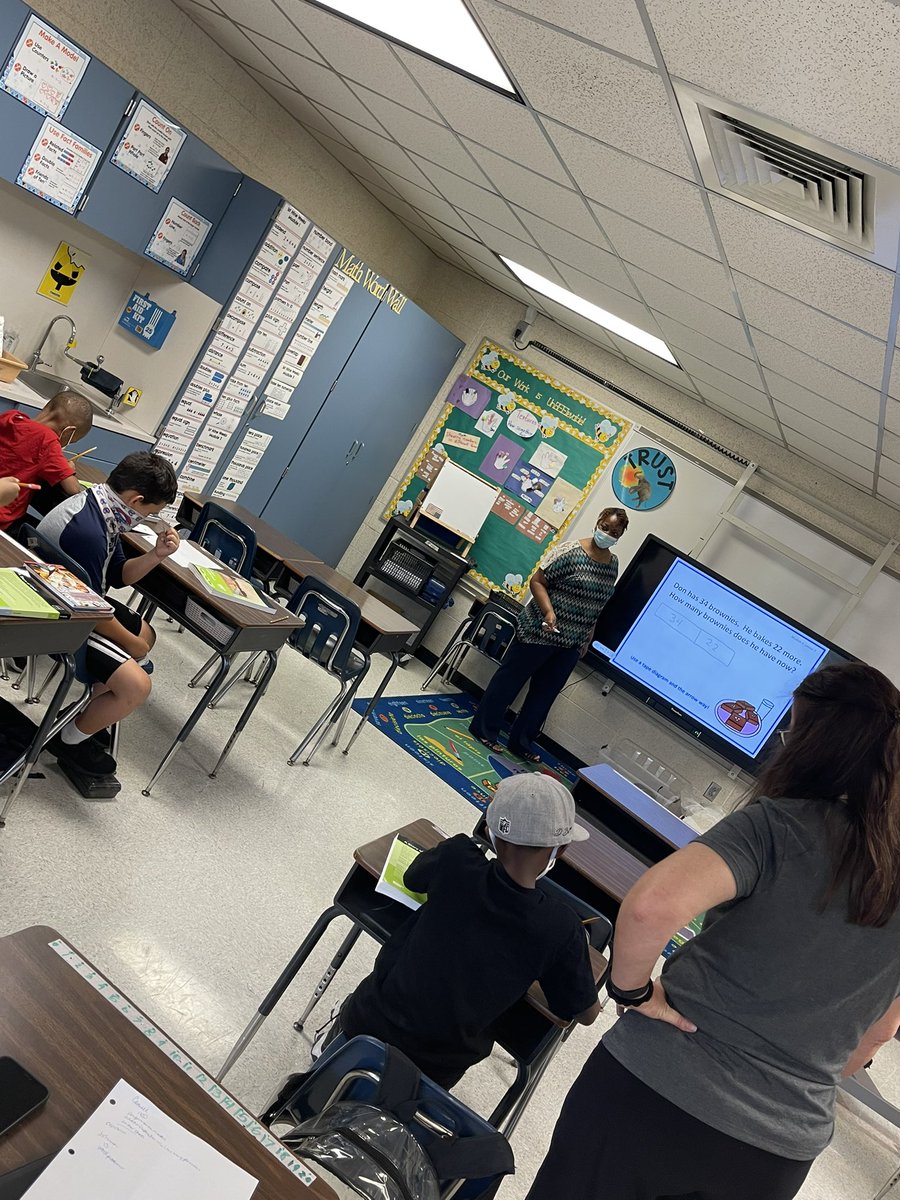 DrCrystalWatson's tweet photo. It’s great when you can see learning and student engagement taking place inside and outside the classroom!! @WilsonES_AISD #thepowerofteamONE☝🏽 https://t.co/rm7sthobi1