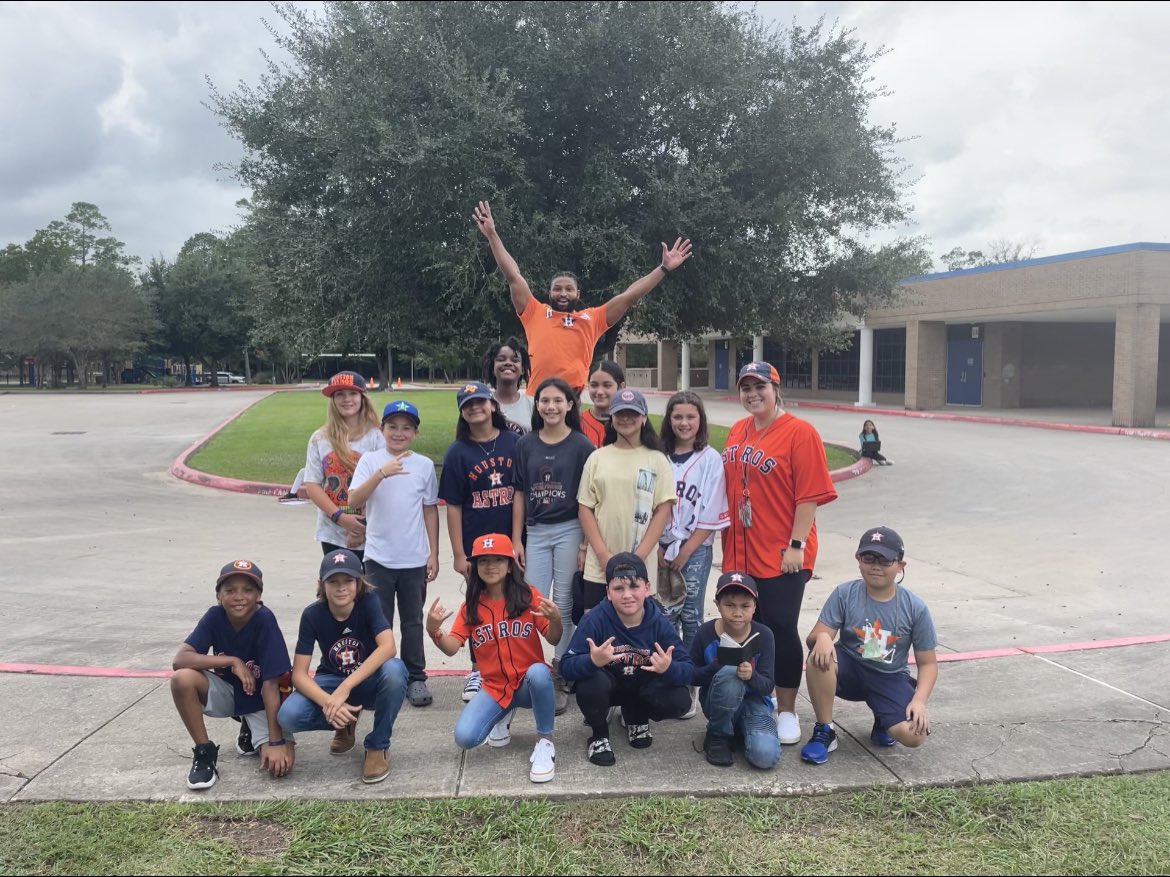 Ready for our ‘stros! ⭐️🧡💙⚾️

But also, hats off to good decision making! 🧢🛑 #RedRibbonWeek 

@MrGivens_SWE