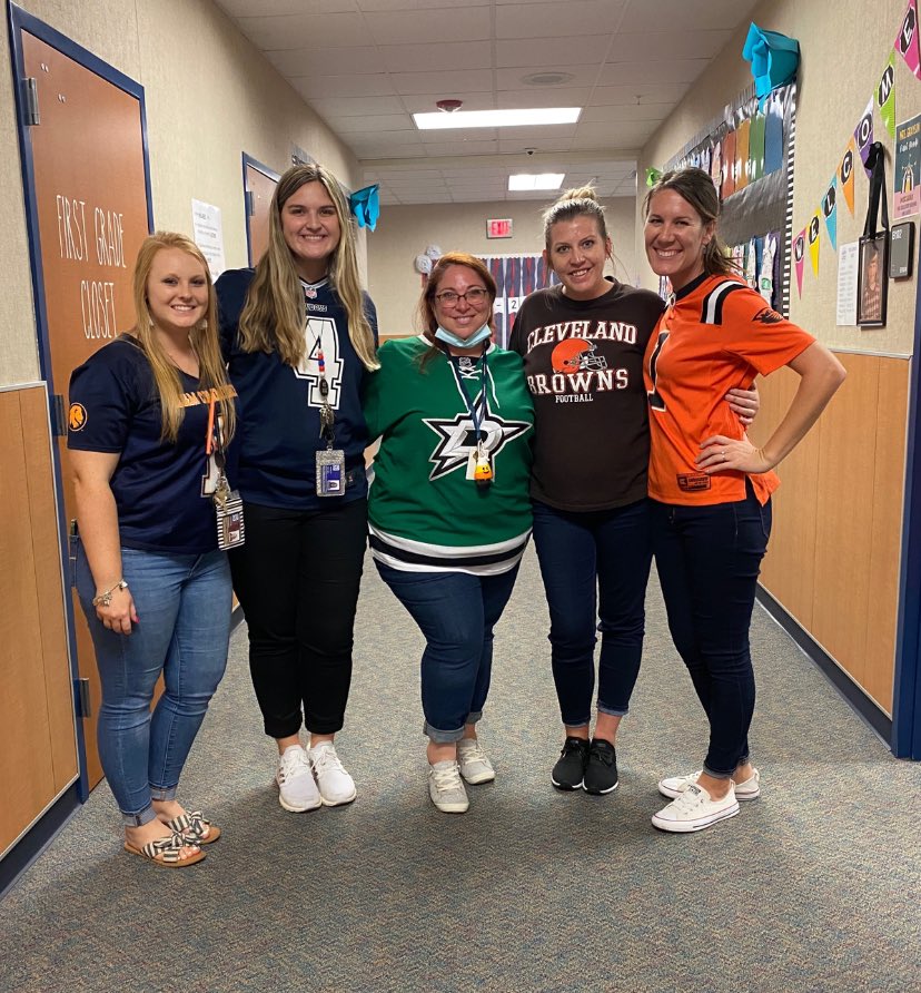 mrsngrayson's tweet photo. Every sports team needs great teammates AND I sure do have the best teammates! #sportsday @McClureMarshals https://t.co/dQBkpkpRwz