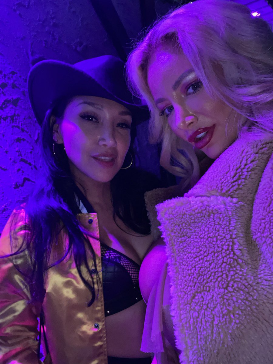 Good times @BlushGentlemen with the amazing @Nicolette_Shea 🤩 💥🤠🎊