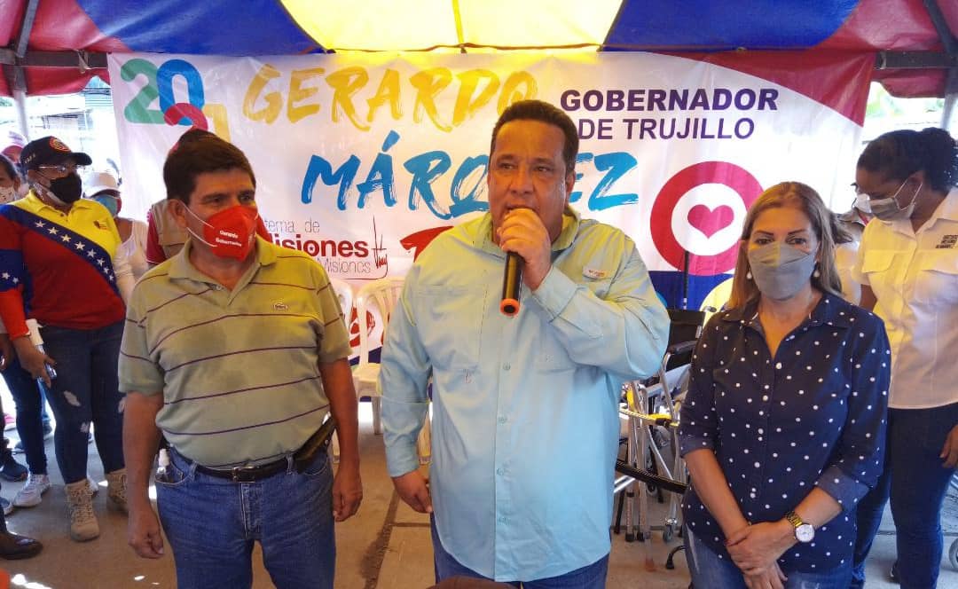 Gerardo4fPsuv's tweet photo. Gracias al apoyo del Pdte @NicolasMaduro más de 1.800 personas fueron beneficiadas en la jornada integral que realizamos hoy en el sector María Isabel de Chávez del municipio San Rafael de Carvajal.

¡Seguimos profundizando la atención a nuestro pueblo!
#FlexibilizaciónConsciente https://t.co/WYD0ftHB72