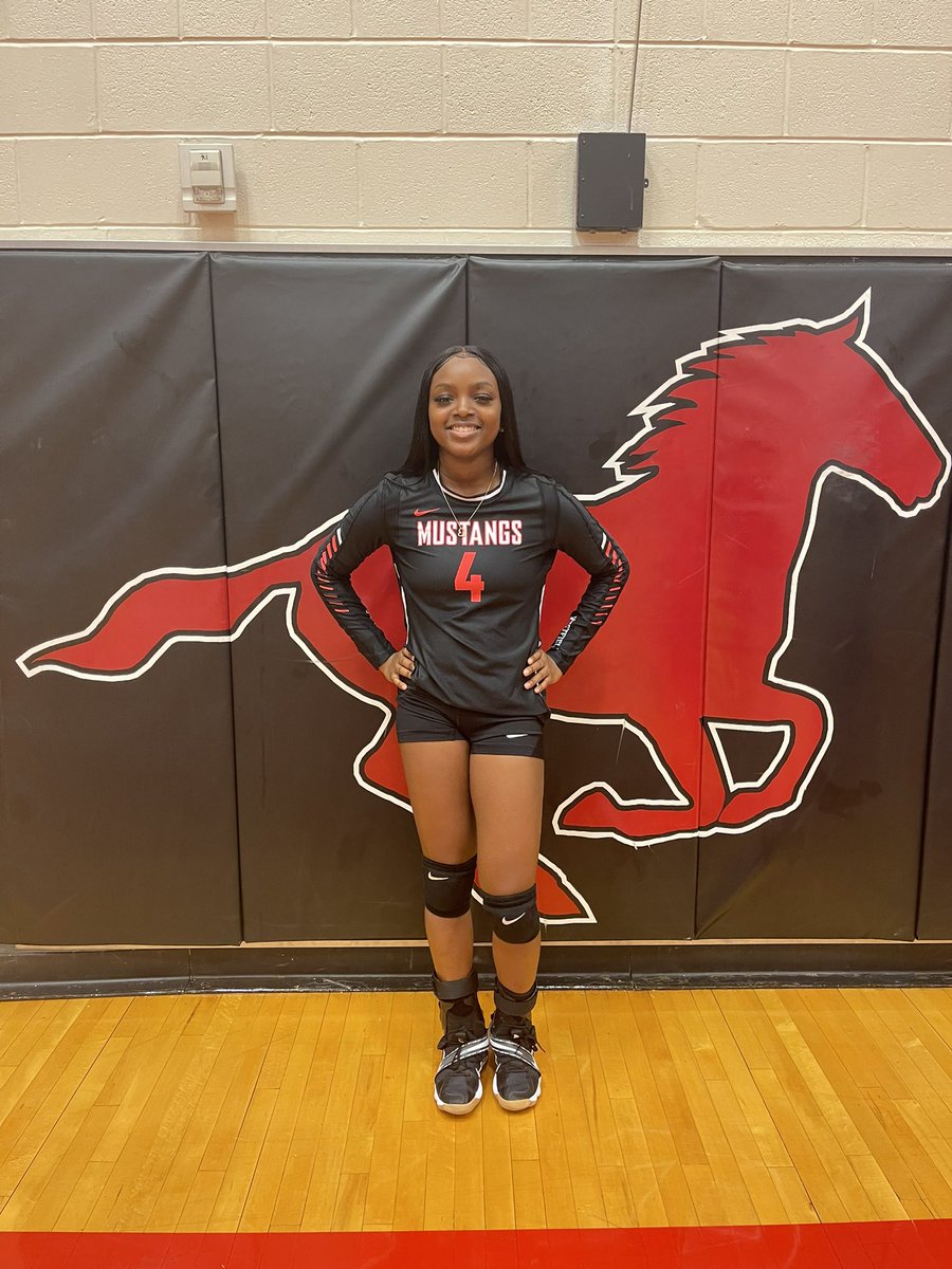 MUSTANGS_VB's tweet photo. #4 Sharneice White 🏐 https://t.co/HSYKkH3KpE