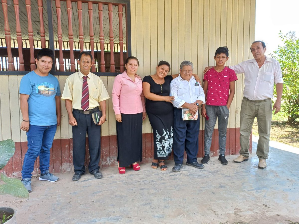 peru_projects's tweet photo. (1/2) #GoodNews | La iglesia en Sepahua - Ucayali nos envía saludos 👋. Aquí, los hermanos se esfuerzan por servir con sus talentos, es por ello que fueron capacitados para fortalecer su participación en los departamentos de la iglesia. #PeruProjects @AdventistasUPS @EnzoChavez https://t.co/ZqtZaephnt