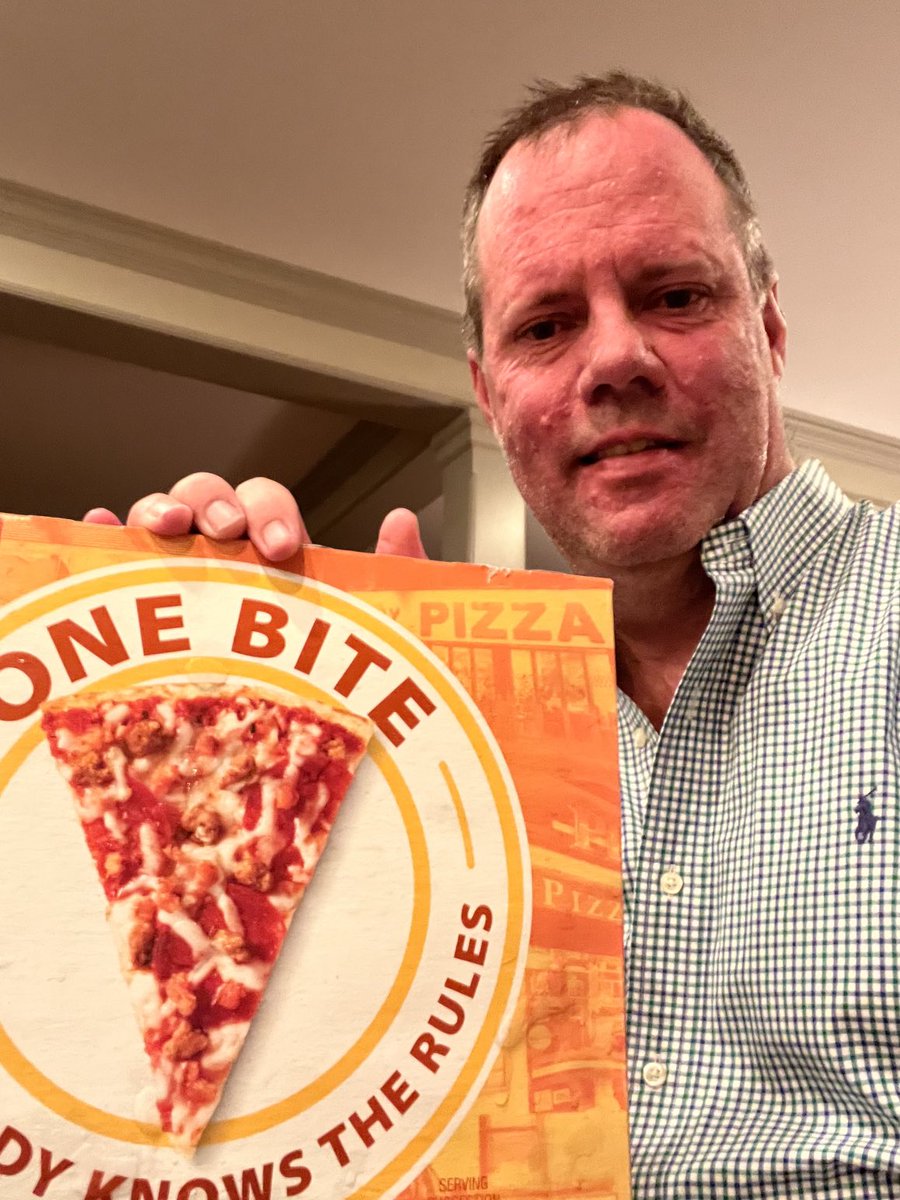 An aging SUIT breaking out some world class pizza in COOPERSTOWN on World Series opening night.  BOOM ⁦<a href="/stoolpresidente/">Dave Portnoy</a>⁩ ⁦<a href="/onebite/">One Bite</a>⁩ ⁦<a href="/barstoolsports/">Barstool Sports</a>⁩ ⁦<a href="/erichage1965/">Eric Hage</a>⁩
