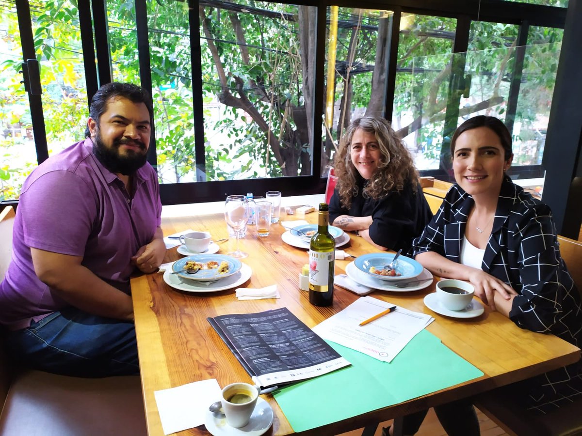 DocsMX's tweet photo. Hay decisiones que son complejas de tomar, pero acompañadas de un buen vino y un buen platillo puede que no tanto, gracias @RestTemporal por el espacio y la experiencia para nuestros juradxs, estamos seguros que la decisión fue más amena de llevar con ustedes.
#16DocsMX https://t.co/OMy7KjT1Pm
