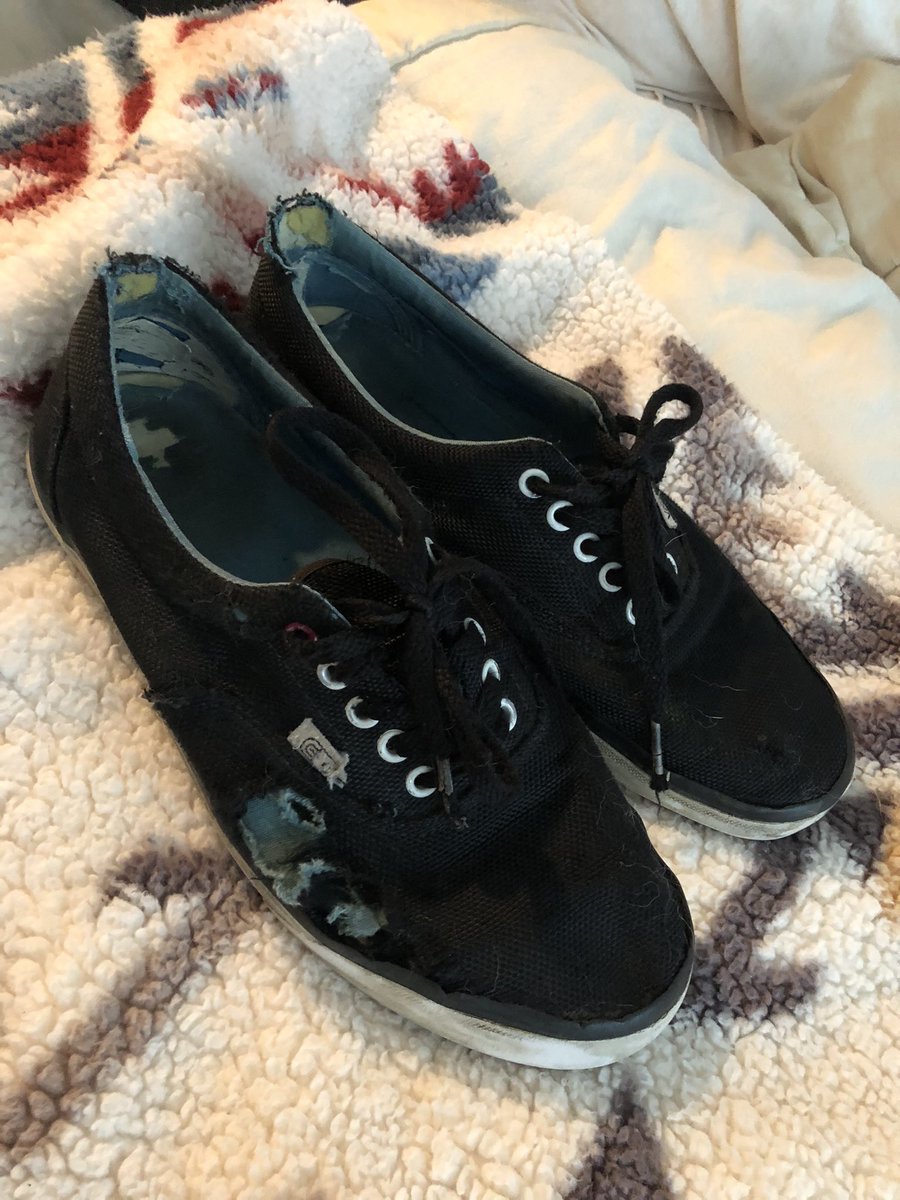 cazualcolt's tweet photo. Hey @VANS_66 @airblaster these were the shit. i still wear them all the time even though my pinky to slides out the side sometimes. that’s all, just wanted to say nice job on a killer shoe. wish i could find a new pair! https://t.co/3ldtJjW8pN