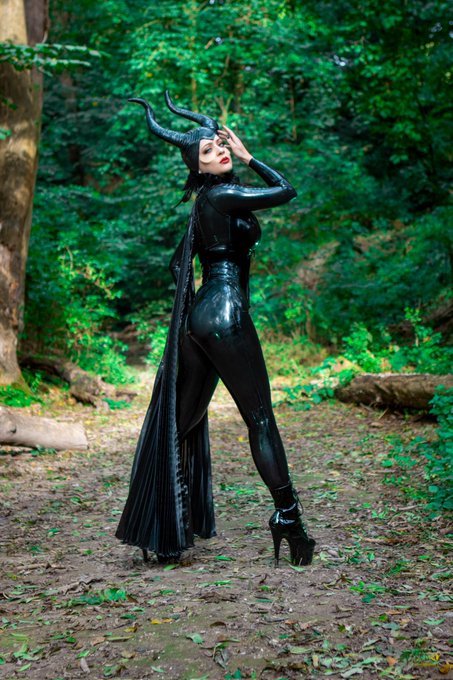 1 pic. Maleficent is back 😈
Photos @RetroFlarePhoto https://t.co/5SBVwPvNDW