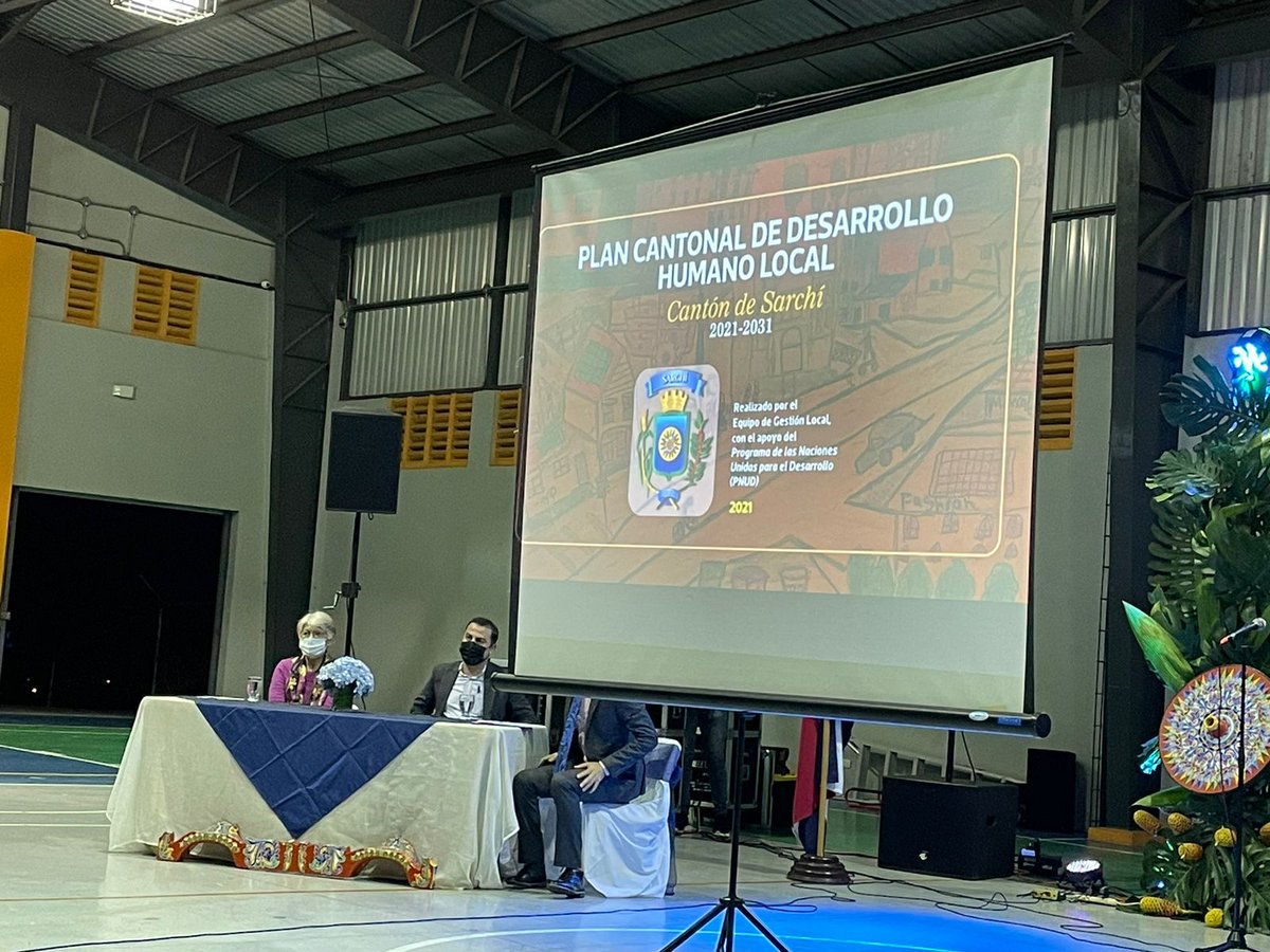 UNCOSTARICA's tweet photo. !Felicitamos a Sarchí por sus 72 años de historia!
Hoy acompañamos el lanzamiento oficial de su Plan Cantonal de Desarrollo Humano Local para el cumplimiento de los #ODS 
@AllegraBaiocchi 
@troya_rodriguez 
@PNUD_CR https://t.co/mYTsTK5VRz