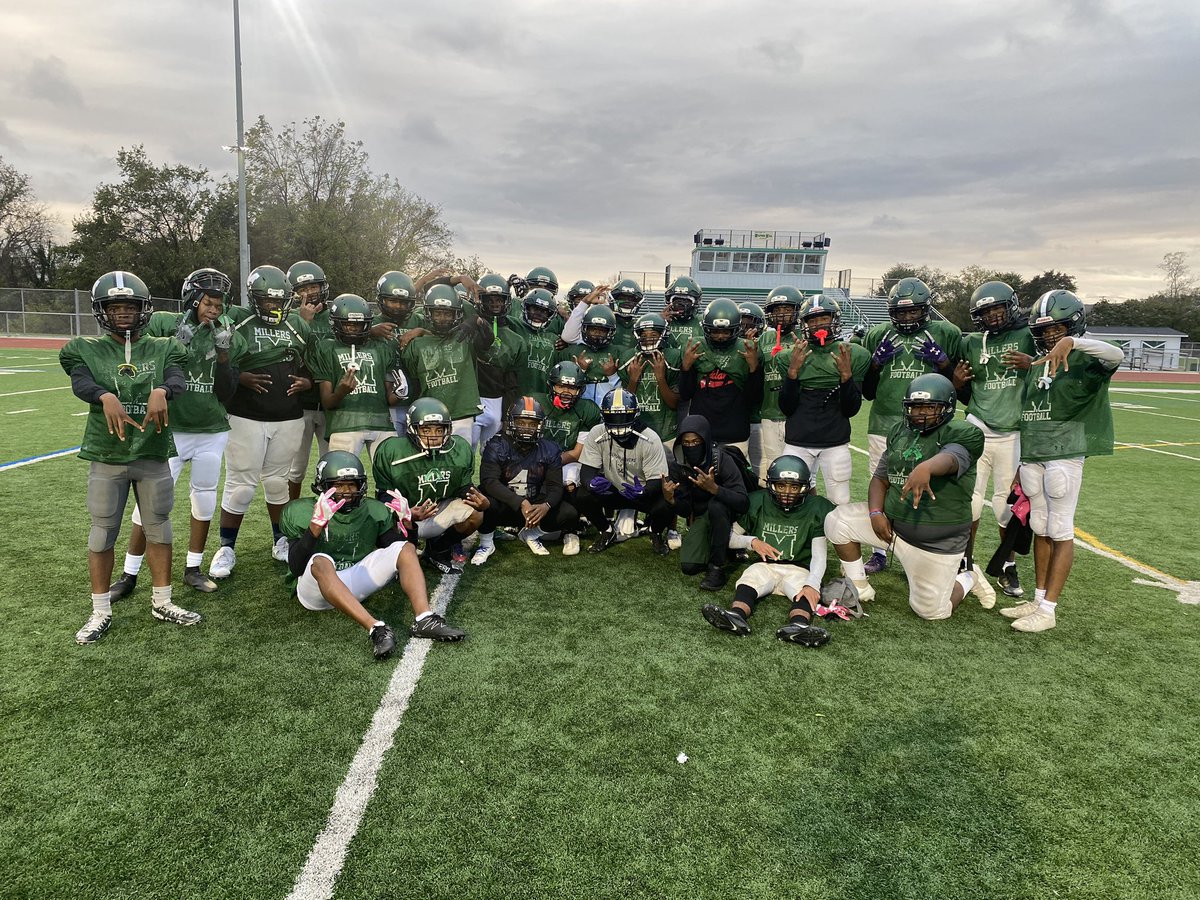 imitch__'s tweet photo. Ended the last JV full pads practice of the season today with my guys & coaches suiting up. Respect & Love to all my guys no matter what,looking forward to your futures.
P.S. I only have one of these in me a year ๐๐๐ช๐พ #DaMill @WearemilfordFB https://t.co/qNhHyZPnzm