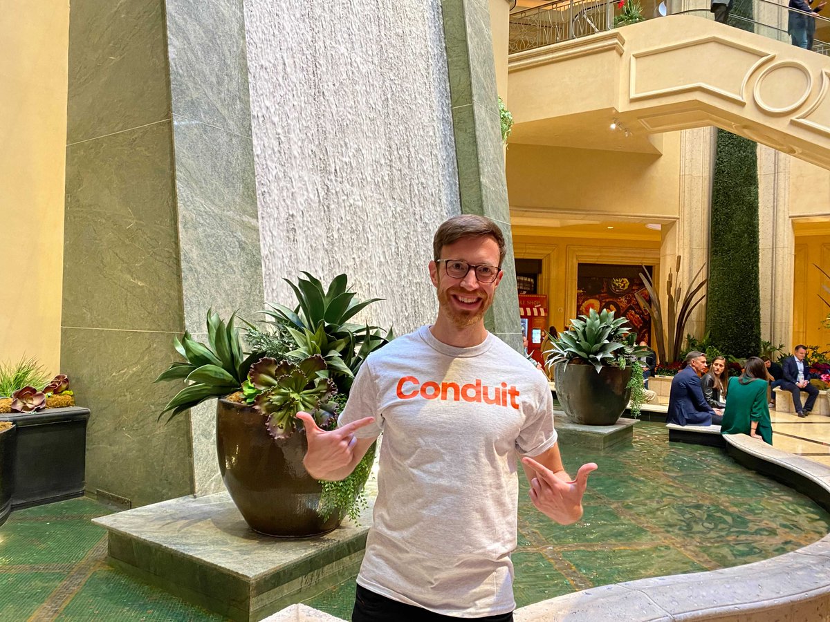 ConduitPay's tweet photo. Simon Taylor from 11:FS is "rocking" the @ConduitAPI swag tonight at @money2020!

Want to learn more? Get in touch!

#money2020usa #simontaylor #11FS https://t.co/m5tsOMCauF