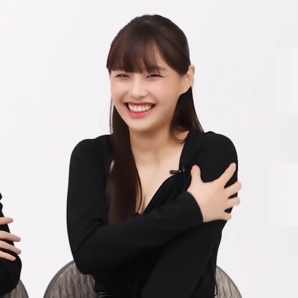 hourly chuu (@houriychuu) on Twitter photo 