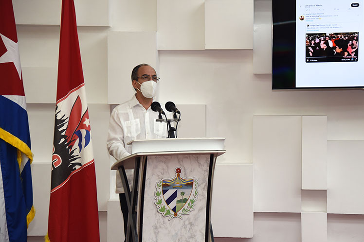 #Cuba expone nuevos nexos entre marcha ilícita y mercenarios de #EEUU || Resumen de la intervención especial de <a href="/RPolancoF/">Rogelio Polanco Fuentes</a> en la <a href="/mesaredondacuba/">Mesa Redonda</a> prensa-latina.cu/index.php?o=rn…

#ACubaSeRespeta 
#LaRazonEsNuestroEscudo