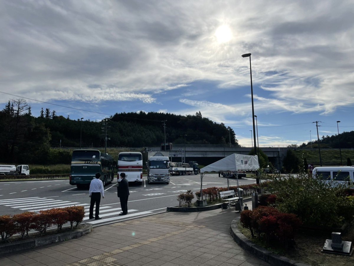 kashimura1954's tweet photo. 本日より3日間、修学旅行撮影の為社長不在となります！
みんな中学時代最高の思い出を作れます様に(^-^)
これから出発です⭐︎ https://t.co/E1y2vFuERm