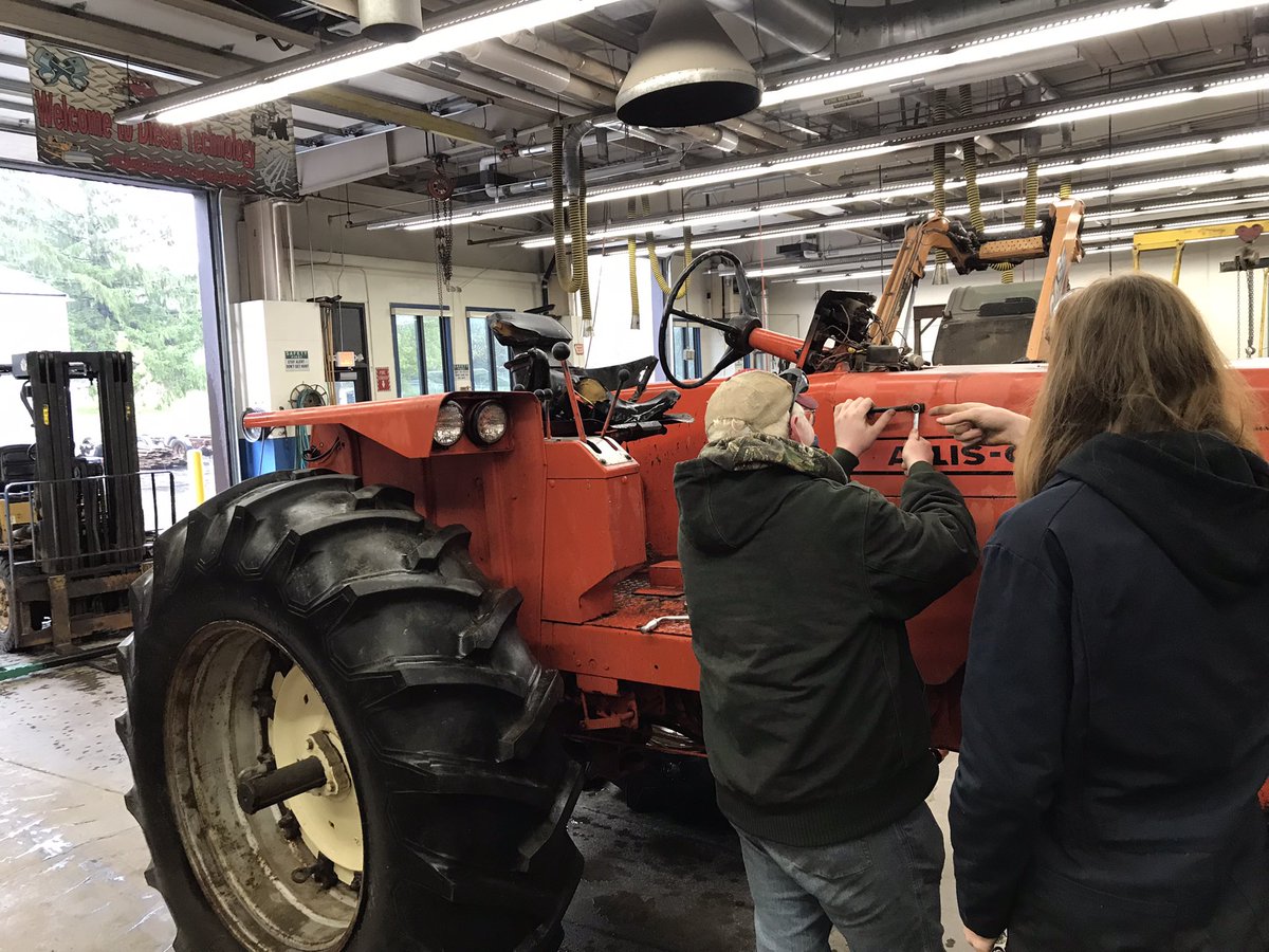 fltccDT's tweet photo. Rain or shine Diesel Tech juniors working hard and getting the job done.   @WFL_FLTCC https://t.co/aLDvSWfjqr