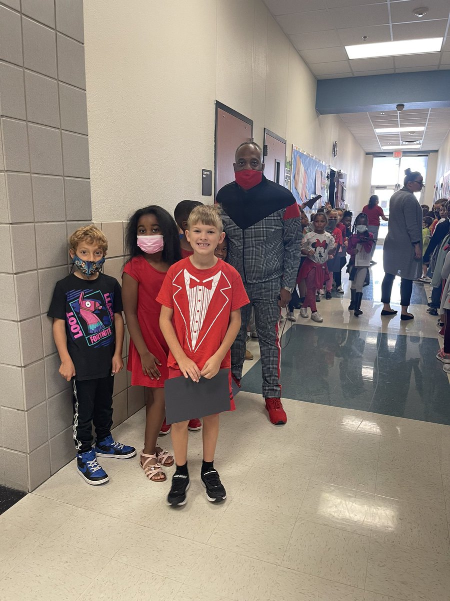 McWilliamsMike1's tweet image. Celebrating Red Ribbon Week at @SavannahElem380. 

Today was Wear RED Day because we can make
R eally
E xcellent 
D ecisions
❤️❤️❤️❤️
