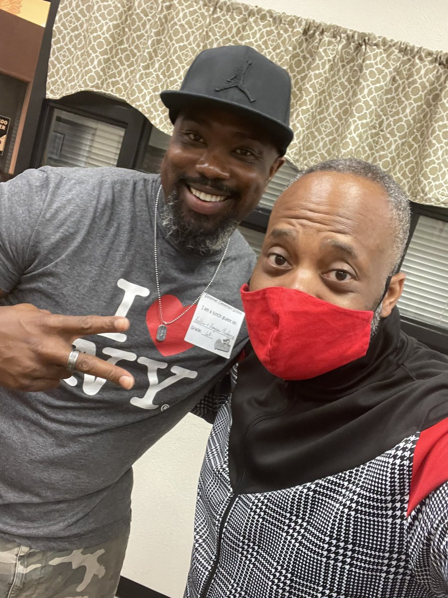 McWilliamsMike1's tweet image. Celebrating Red Ribbon Week at @SavannahElem380. 

Today was Wear RED Day because we can make
R eally
E xcellent 
D ecisions
❤️❤️❤️❤️