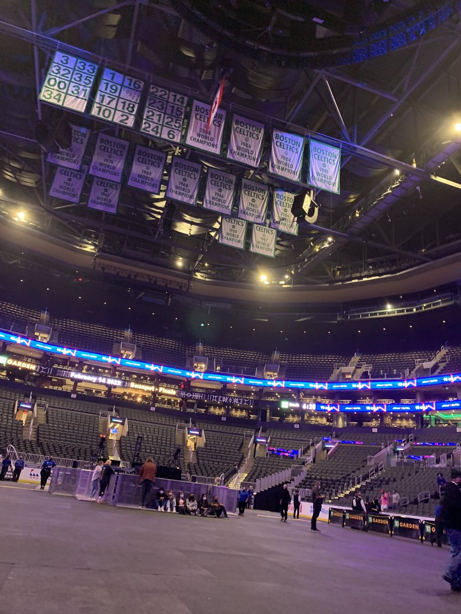Tyler_sBasement's tweet photo. #takeoverboston #takeoverTDGarden #twentyonepilots https://t.co/ve651LH3OD