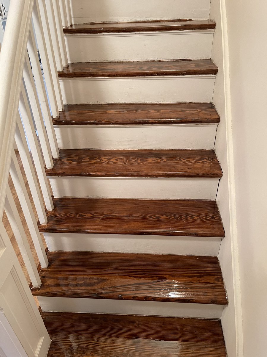 Floorandpaint's tweet photo. Wallkillny project sanding refinish red oak hardwood flooring stain dura seal coffee brown finish oil base poly #floorandpaint#flooring #remodeling #hudsonvalley #hardwood https://t.co/xtBg7LeFeQ