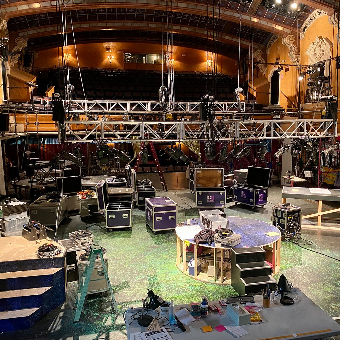 PasPlayhouse's tweet image. Not a lot going on at the moment...

#HeadOverHeels #PasadenaPlayhouse #GetTickets