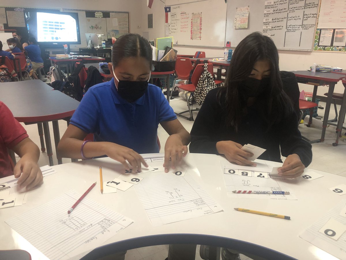 AVillanueva_AP's tweet image. Exploring our base 10 number system with 4th grade today @SagelandMicroES. 🤓 Thank you for providing such an engaging activity @JurassicGaby! #InterventionsForAll #HandsOnMindsOn