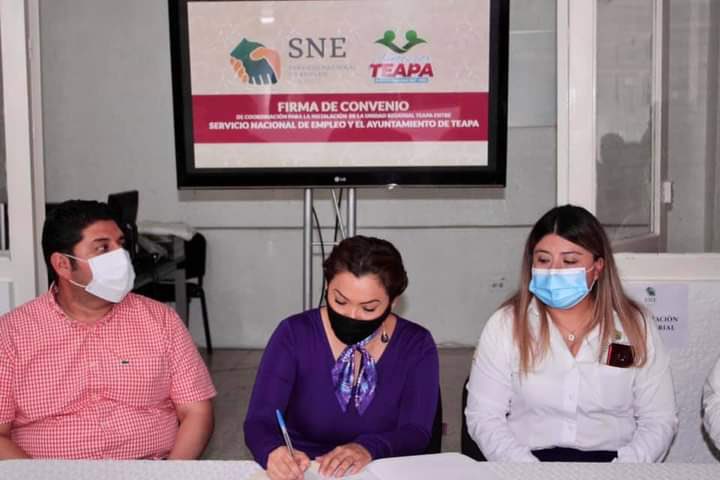 GobTeapa's tweet photo. “Alcaldesa @Alma_Espadas, firma Convenio de Coordinación con la Unidad Regional del SNE”

La máxima autoridad hizo un llamado a trabajar en unidad por el bienestar de la región sierra. https://t.co/cGQKyR94hB