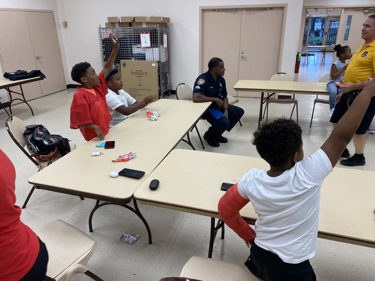 HCSOPAL's tweet photo. Learning the purpose of Red Ribbon Week and making healthy choices during the After School Enrichment Program.  @HCSOTexas @redribbon @HCSO_ASB @HCSO_Parks https://t.co/3Aa1TrJDo9