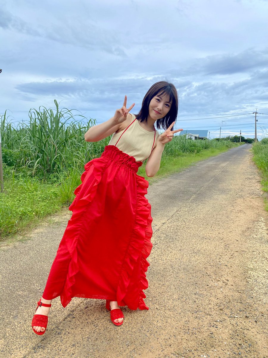 浜辺美波 21 水着解禁の写真集がぼったくりレベルと話題に 秒刊sunday