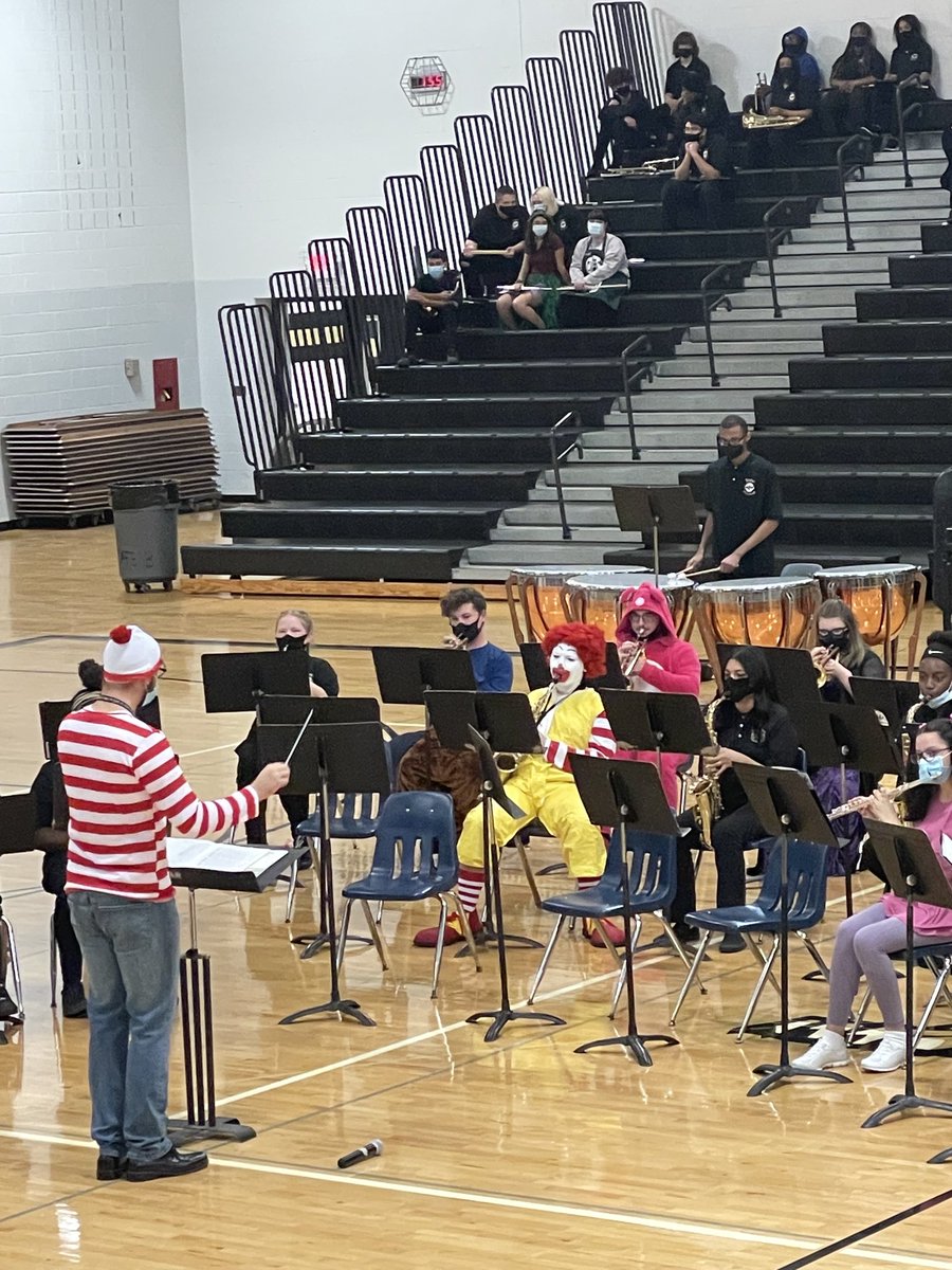MillsTsd's tweet photo. Concert Band and Women’s Choir again making us proud to be a “Griffin”! https://t.co/OXcBpTo8pI