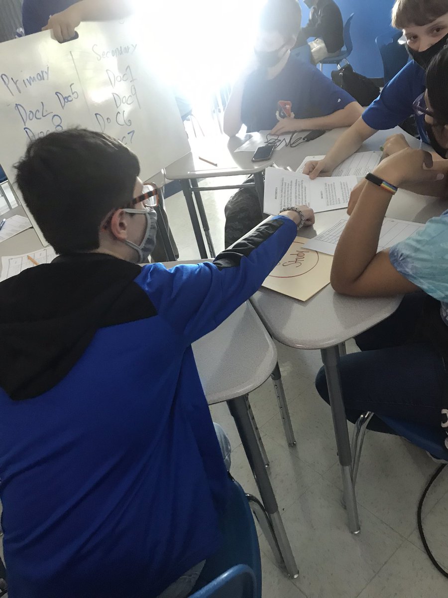 MsStewiesClass's tweet photo. SS Research worked in teams to identify primary & secondary sources from a food fight scenario. Great discussions were had, & who started the food fight is still up in the air.😜
#ThisIsSEA @NISDJaySEA https://t.co/evWdcdEaZA