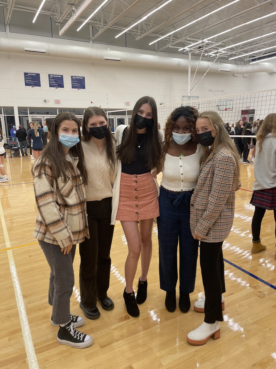 HUGE congrats to our 2021 CHSL award winners. From L to R, Georgia True (All League), Bridget Murray (All League), Margaret Jones (All Catholic), Ugochi Ike (All Academic), Norah Tisko (All Catholic). We’re so proud of you!