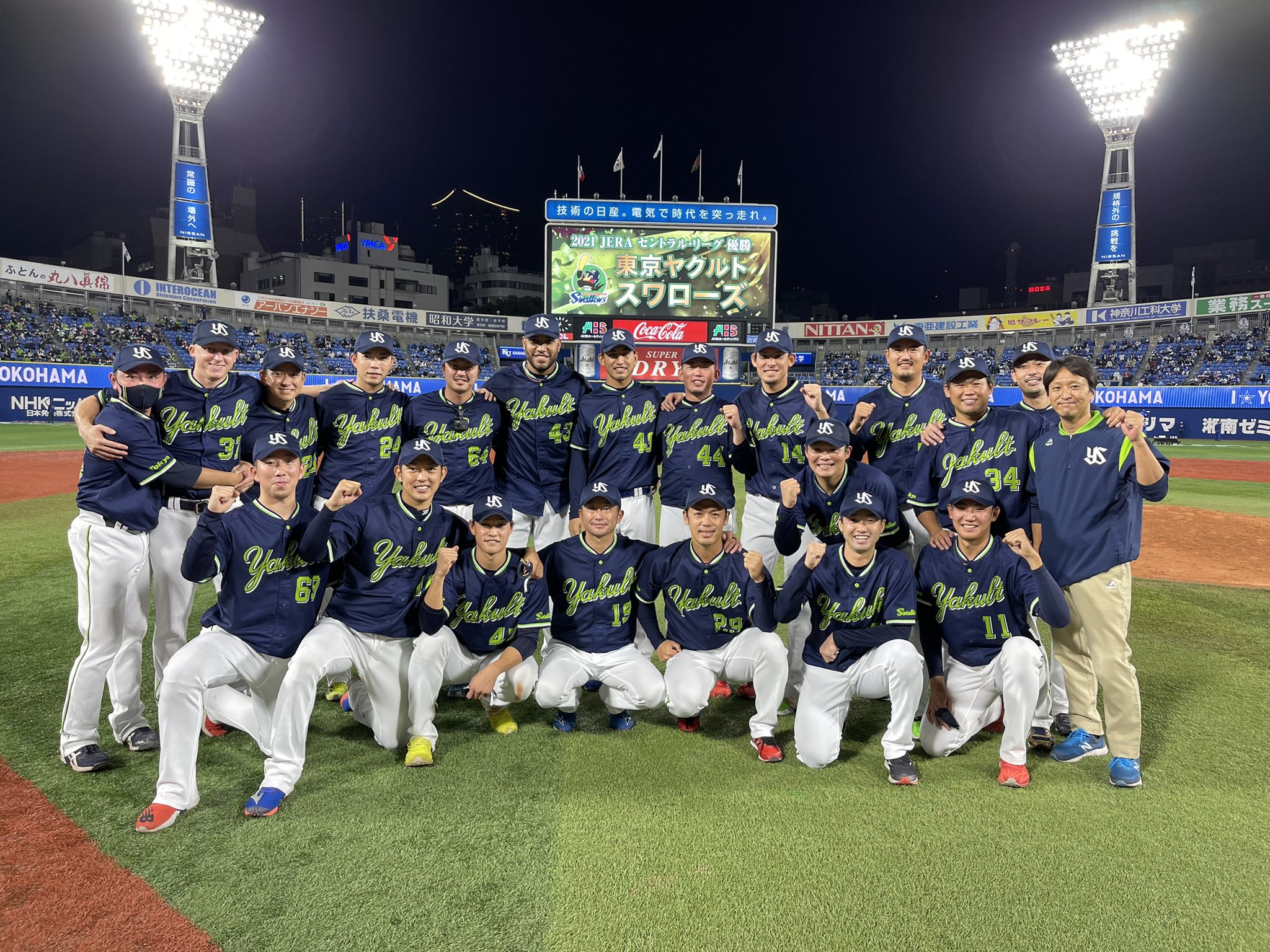 ヤクルト　優勝　ペナント 813-eYUy9IL._UF350,350_QL50_.jpg