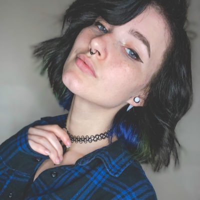CybilGoodman's tweet photo. just a touch of color #NewProfilePic https://t.co/MJY2UG7KdZ