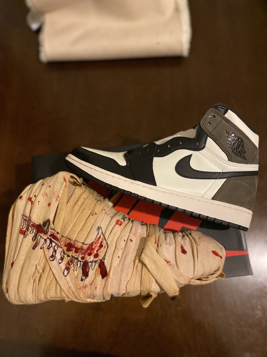 itsselfoneself's tweet photo. @atmos_usa The Egyptians may have bandaged their mummies for a number of different reasons but I do it for: 

#atmoscollectorsclub size 10 

 Turning a grail to a mummy 

@atmos_usa https://t.co/0sivSiH4Tt