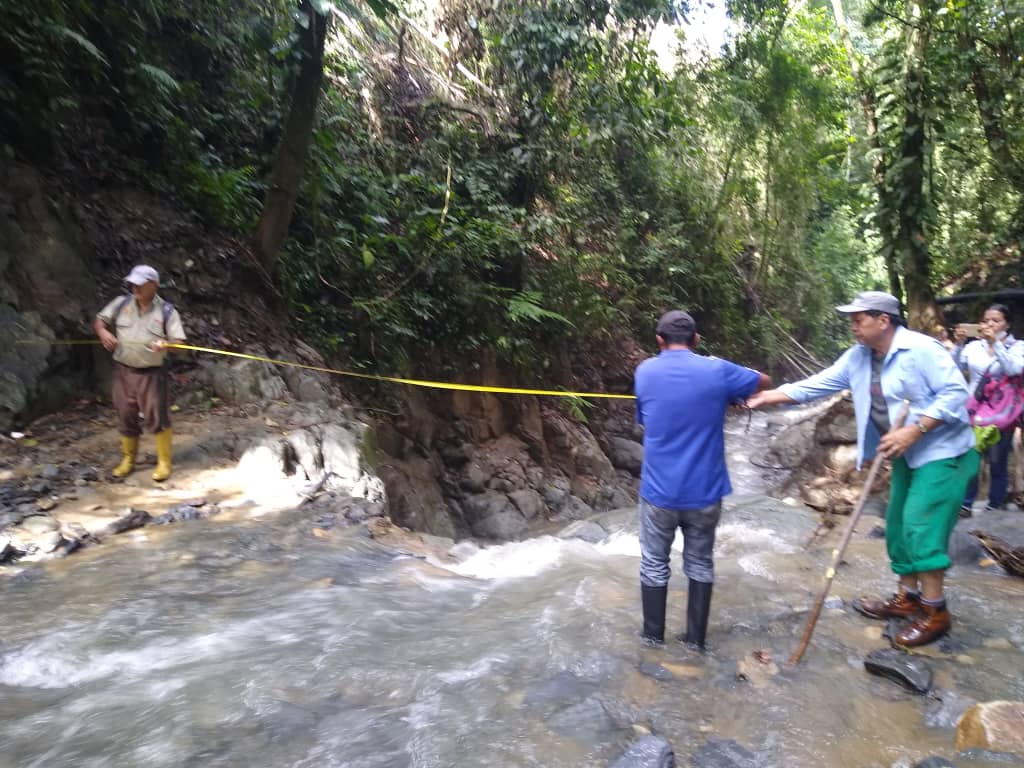 MERIDAIMDERURAL's tweet photo. Continuando con el trabajo en las  comunidades rurales del estado, siguiendo los lineamientos del gobernador @RamonGuevaraMRD; el presidente de Imderural @rafaelaraqueroa, desplegó parte de los ingenieros y técnicos de la institución en labores de Inspección y asistencia técnica. https://t.co/1aQwH63Y6i