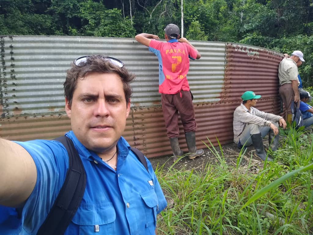 MERIDAIMDERURAL's tweet photo. Continuando con el trabajo en las  comunidades rurales del estado, siguiendo los lineamientos del gobernador @RamonGuevaraMRD; el presidente de Imderural @rafaelaraqueroa, desplegó parte de los ingenieros y técnicos de la institución en labores de Inspección y asistencia técnica. https://t.co/1aQwH63Y6i