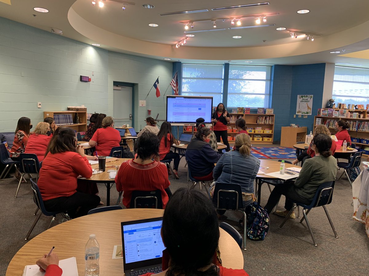 Rebecca Casas tweet media