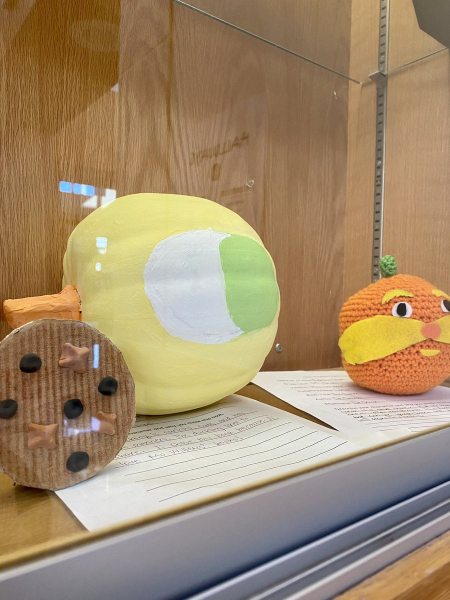 MsGreenReads's tweet photo. Ivy celebrated one of her favorite authors, #MoWillems, in the Storybook Pumpkin Patch! π She loves to laugh & these characters do the trick every time! @The_Pigeon @Isbell_Reads @IsbellPride #IsbellReads https://t.co/hGs7Ur9YAv