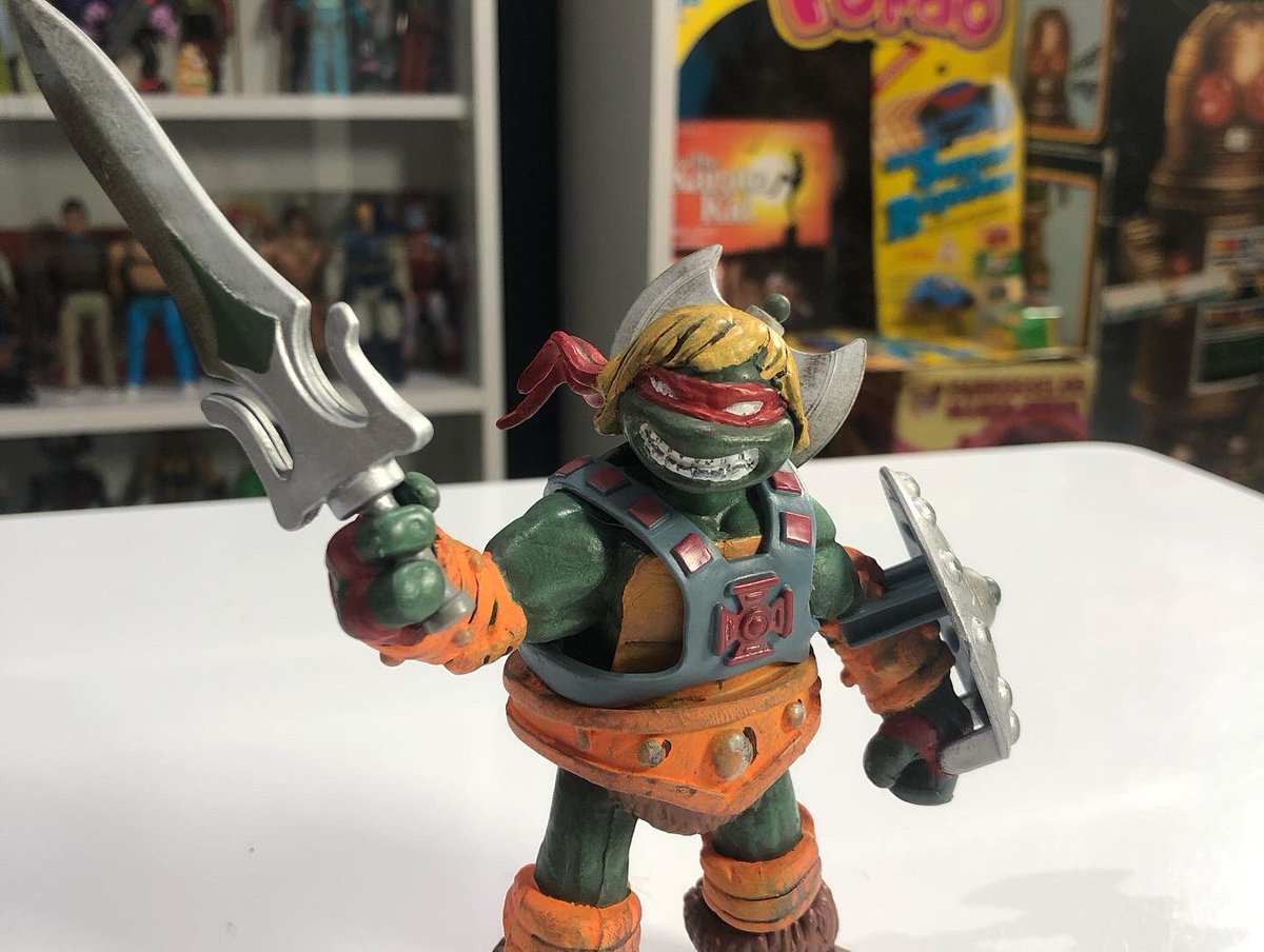 colecaoacaoshow's tweet photo. Novo toy makeover na área! Dessa vez peguei um Rafael da China e transformei numa estatueta do He-Ralf! Pelos Poderes da Santa Tartaruga!!!
#customtmnt #custommotu https://t.co/RDJ1L2w5sR