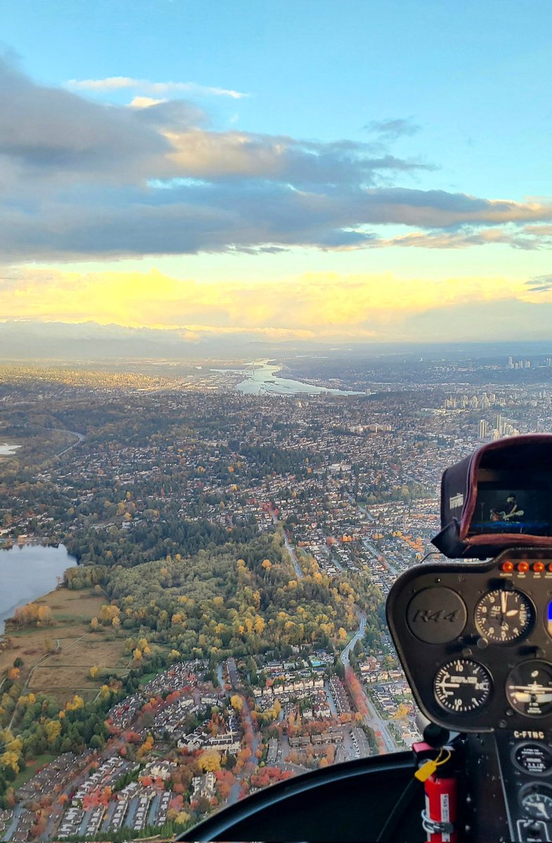 Nice view from the office this afternoon 🚁 #Vancouver #Vancity #YVR #Canada #helicopterlife @CKNW @GlobalBC @AM730Traffic #BurnabyBC #Burnaby