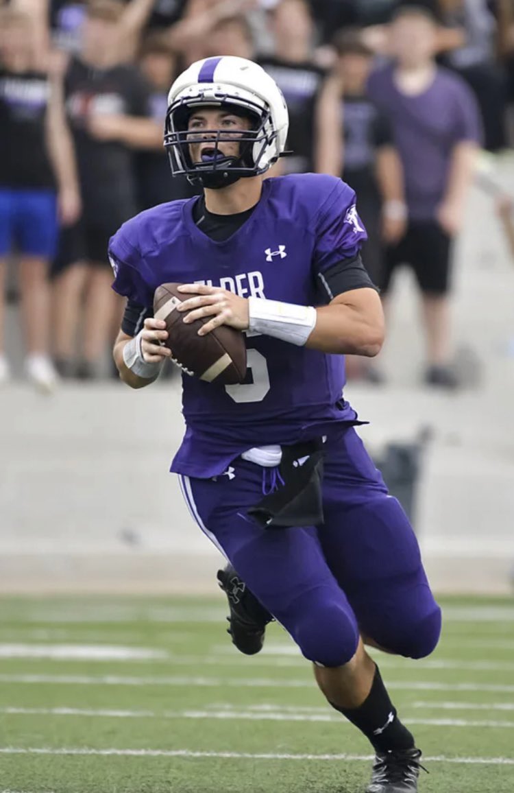 Regular Season Stats:
2,408 Passing yards (1st in GCL)
18 Touchdowns
71% Completion percentage (1st in GCL)
Through 10 Games