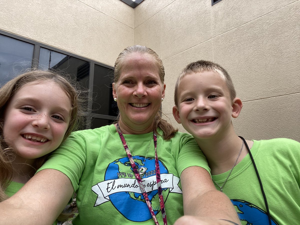 Lunch with these two amazing kids! ⁦<a href="/HumbleISD_PFE/">Pine Forest Elem</a>⁩ ⁦<a href="/SIP_PFE/">SIPPFE</a>⁩