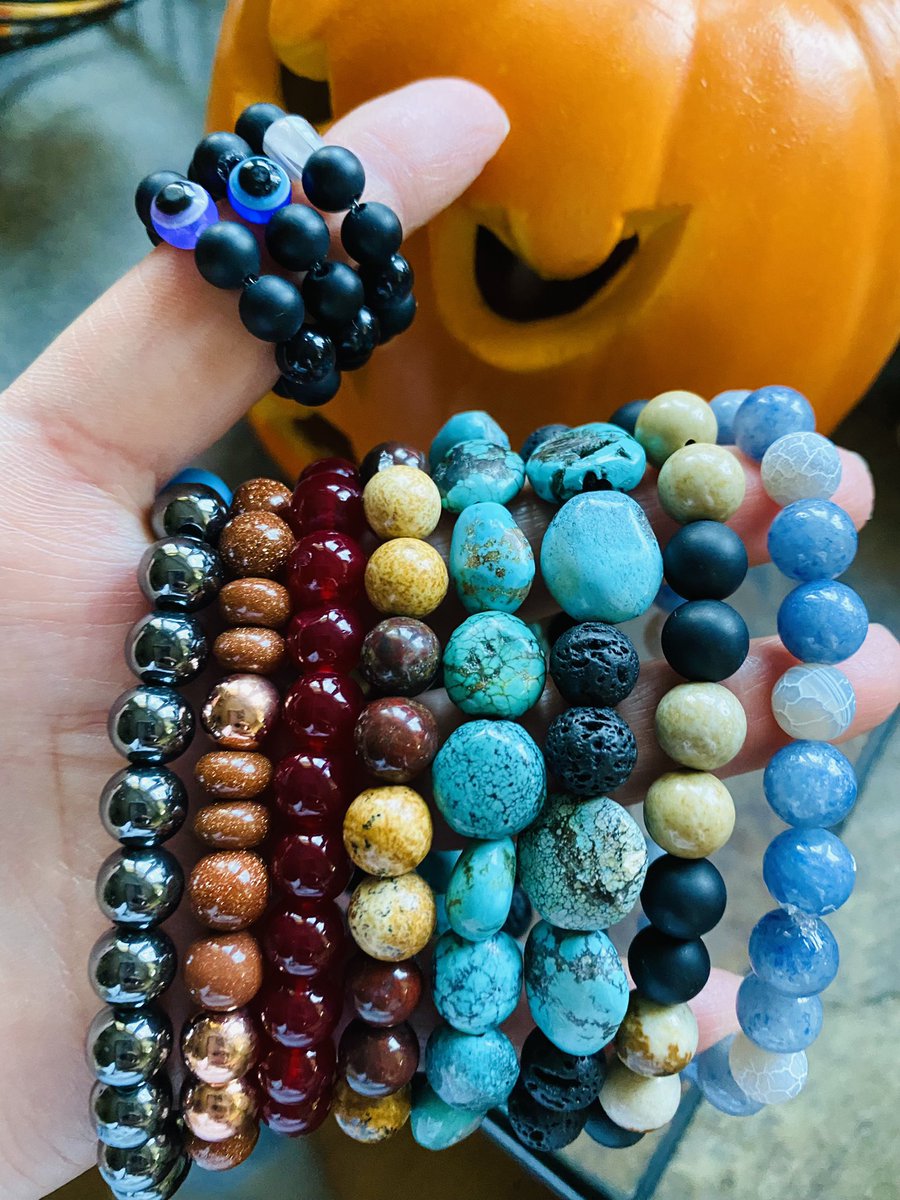 vzunigadesigns's tweet image. More gemstone bracelets and gemstone rings!!🧡💙🤎❤️Available online and at Andersonville Galleria ❤️#carnelian #onyx #bluejade #turquoise #hematite #goldstone #rosegold #healinggemstones #lovewhatyoudo #wellnessjourney #jewelrywithapurpose