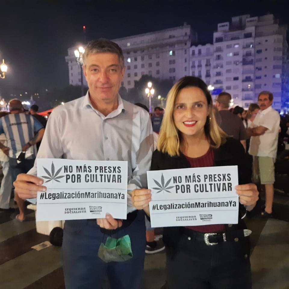 MercedesTrimar's tweet photo. Junto diputados @GiordanoGringo y @monschlotthauer exigiendo la libertad de lxs presxs por cultivar y la #LegalizaciónMarihuanaYA https://t.co/15KkPSN8rX
